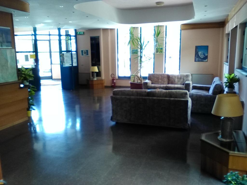 Hotel Cristallo Assergi Ngoại thất bức ảnh
